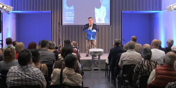 Ximo Llopis presenta la llista de Valents a Tortosa, a l’estil ‘Rocky’