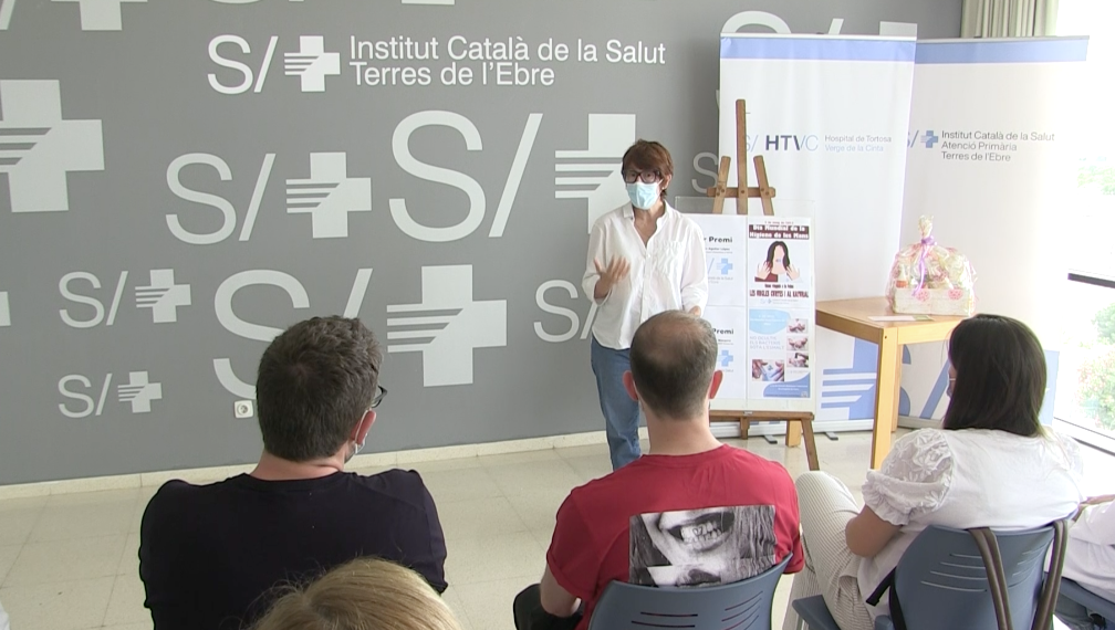 L’ICS insisteix als sanitaris de la importància de mantenir les ungles curtes i sense esmalt a la feina