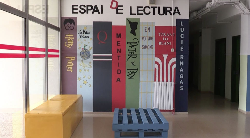 L’alumnat i el professorat de l’Ametlla de Mar creen un espai de lectura pel projecte Sambori