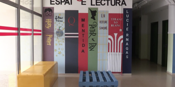 L’alumnat i el professorat de l’Ametlla de Mar creen un espai de lectura pel projecte Sambori