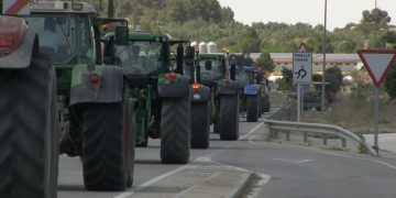 Els pagesos ebrencs recorren 150 quilòmetres per advertir que sense aigua perillen les collites