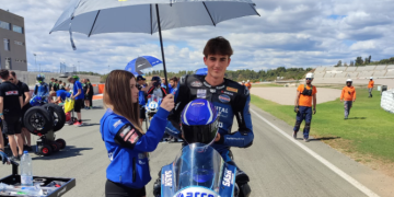 Íker Garcia, pilot de Les Cases d’Alcanar, protagonitza dos remuntades a Cheste