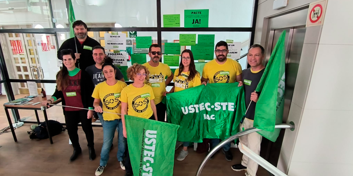 El sindicat USTEC ocupa els serveis territorials d’Educació a l’Ebre per exigir solucions per als interins