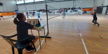 El Perelló, escenari de les finals territorials dels jocs esportius escolars de bàdminton i patinatge