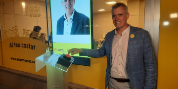 Els candidats d’Amposta inicien la cursa per al 28-M amb la penjada dels cartells