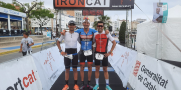 Albert Jiménez i Ana López de San Román guanyen l’Ironcat de l’Ampolla