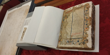 Restauren un còdex del segle XV i una de les traces més antigues d’Europa de la catedral de Tortosa