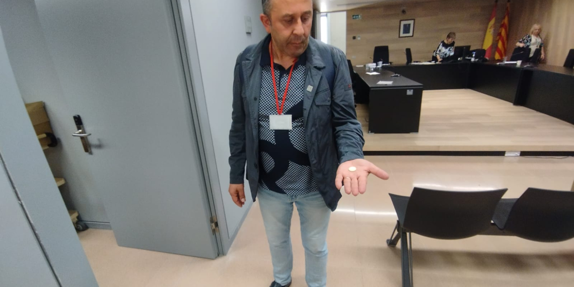 Una moneda a cara o creu dona a Junts el tercer regidor en disputa a Rasquera