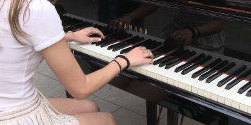 El festival Toca’m celebra el dia Internacional de la Música amb un piano al carrer