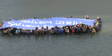 Un centenar de persones es mobilitzen contra el Hard Rock a la XXII Piraguada de la PDE