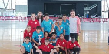 El Torneig Solidari Xuta amb el Cor reuneix aliments de primera necessitat