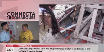 Òmnium Cultural a l’Ebre prepara el repartiment de la Flama del Canigó en un dels actes del seu 50è aniversari a l’Ebre