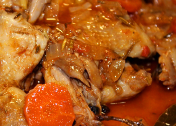 Pasta de full amb mango texturitzat, foie i sal negra