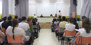 Unes 200 persones realitzen les oposicions a l’Institut els Alfacs de la Ràpita