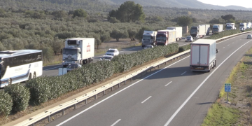 Mor el copilot d’un turisme en una sortida de via a l’AP-7 a Freginals 