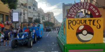 Gran participació al cosso-iris de Roquetes amb prop de 20 carrosses