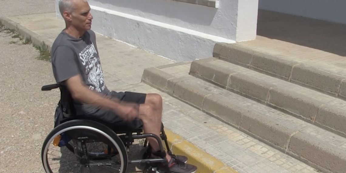 ASSIDE denuncia la manca d’accessibilitat al col·legi electoral de l’Assumpció de Deltebre 