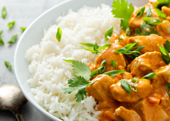 Pollastre amb espècies i arròs blanc