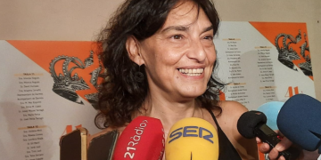 Eva Vilanova guanya el XLI Premi de Narrativa de la Ribera d’Ebre amb ‘No em porteu roses’