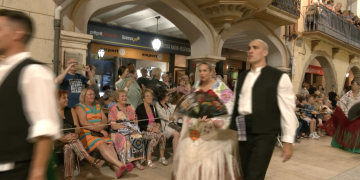 Oriol Romeu balla i gaudeix del Ball de Mantons