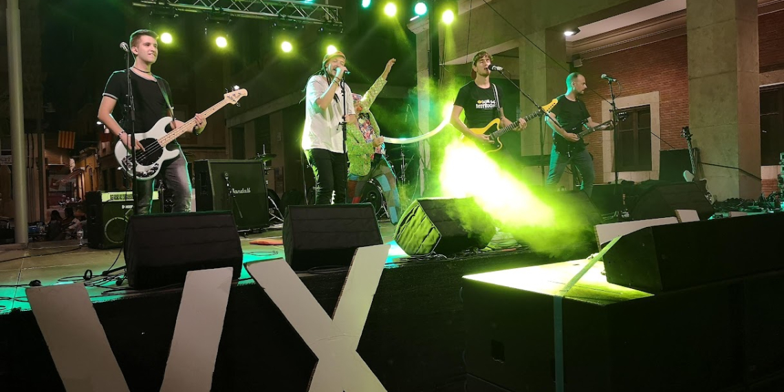 Va per tu Vidal omple la plaça de l’Ajuntament de Tortosa de música i activitats infantils