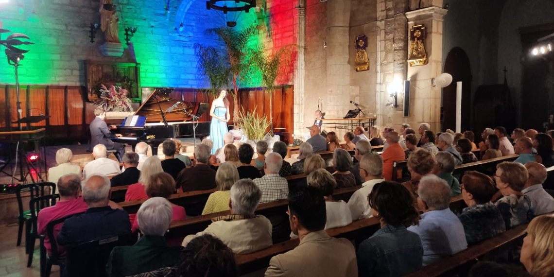 Tivissa trasllada ‘Les Nits de la Baranova’ a l’interior de l’església a causa del vent