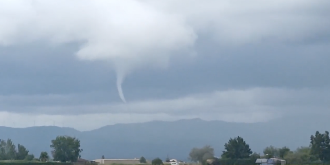 Així és el tornado que s’ha pogut veure aquest matí a les Terres de l’Ebre