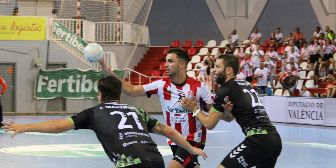 El Balonmano Puerto Sagunto de Toni Malla cau (20-26) davant el Torrelavega, tot i jugar un bon partit