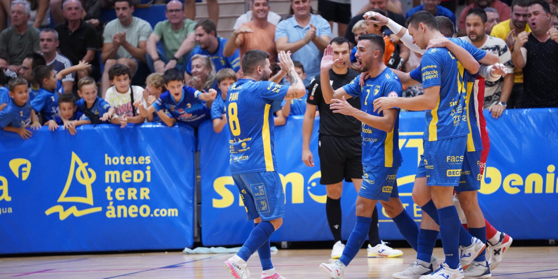 El Servigroup Peníscola del tivissà Carles Saladié comença la Lliga amb victòria i lideratge