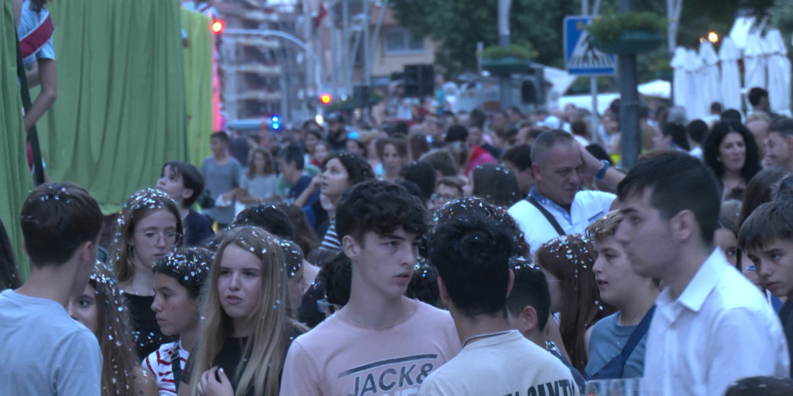 Desfilada de carrosses del Cos Iris de les Festes de la Cinta de Tortosa 2023