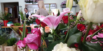 Crisantems, clavells i roses: les flors estrella per Tots Sants