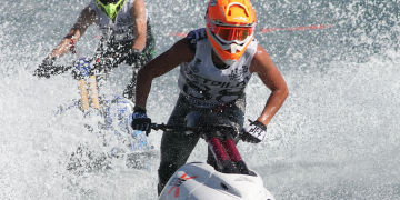 L’Ampolla vibra amb la celebració de la cinquena regata puntuable per al Català de motos aquàtiques