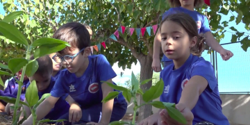 L’horta de l’Aldea, dins l’Escola 21 d’Abril