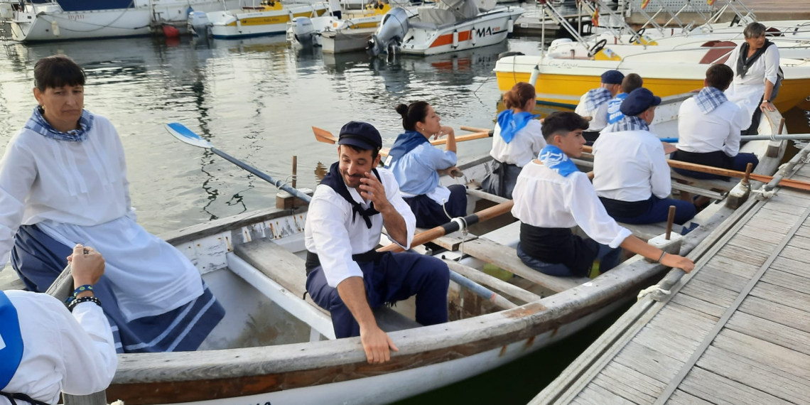 Orígens 2023. Arribada de barques de pesca al Mollet i Concurs de colles i d’estirar la corda