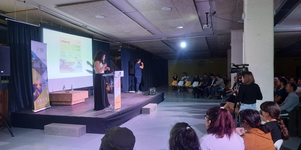 La V Festa de l’Ecoturisme a Deltebre ensenya les aus del Delta amb llenguatge de signes