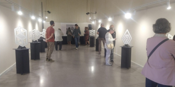 Escultures amb cares possibles i impossibles: l’exposició de Joan Antoni Blanch al Museu de l’Ebre