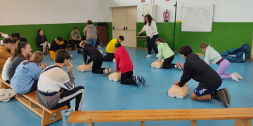 Alumnes i professors de l’Ametlla de Mar es formen en primers auxilis