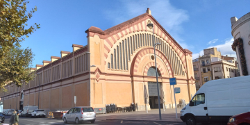 Tortosa inicia la reparació de la teulada i la renovació dels lavabos del mercat