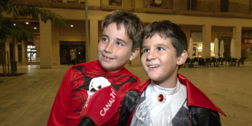 Mig miler de persones se sumen a la festa del Castaween de Tortosa