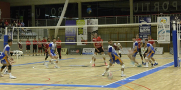 El Volei Roquetes perd (0-3) contra el Sant Pere i Sant Pau, líder de la Superlliga 2