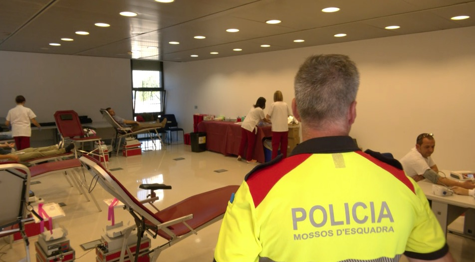 Els Mossos de les Terres de l’Ebre animen a donar sang en la segona Marató Vermella