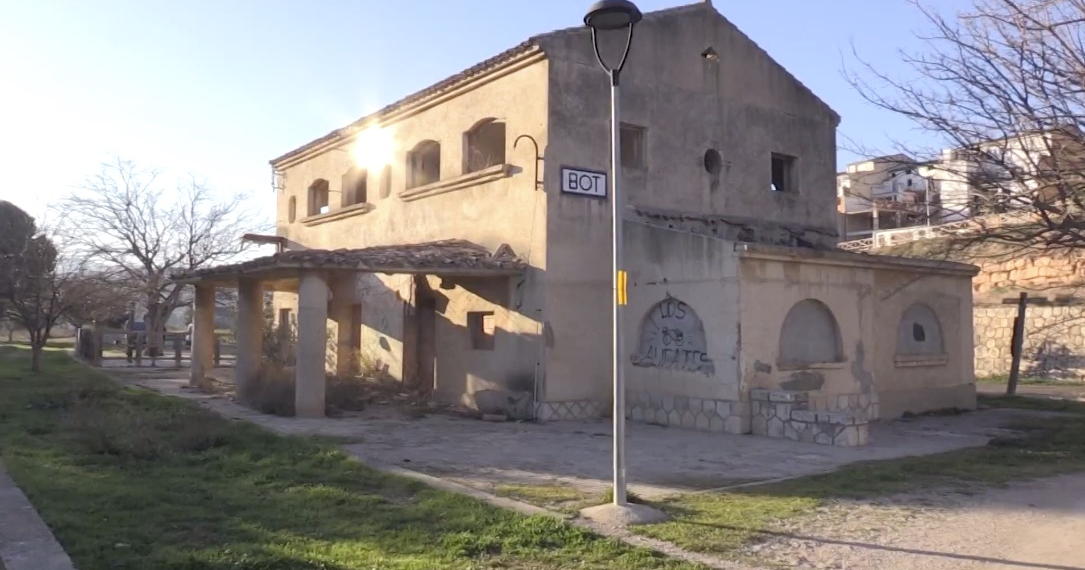 El nou govern de Bot vol transformar l’antiga estació en un centre turístic