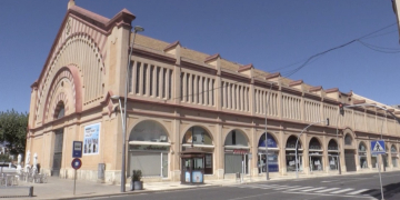 Tortosa repararà la coberta del mercat i renovarà els lavabos