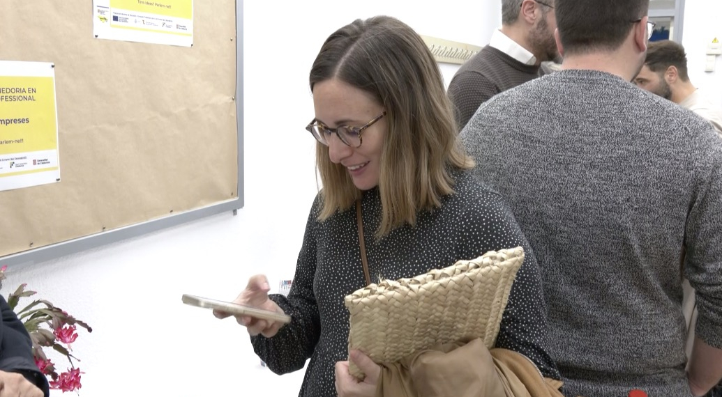 Empreses i alumnes de l’institut Montsià debaten sobre l’ús del mòbil en l’entorn professional