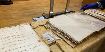 L’Arxiconfraria de la Cinta restaura els dos primers llibres del seu arxiu històric