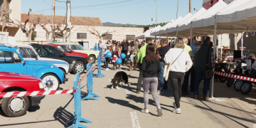 Exposició de vehicles clàssics a la 191a Fira de Móra la Nova