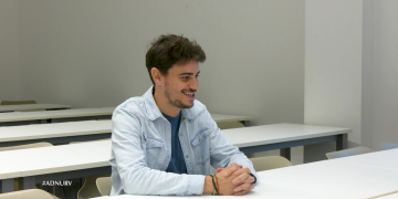 Robert Pujol, graduat en Educació Primària al Campus Terres de l’Ebre de la URV amb menció musical i cantant d’ElmaMusic