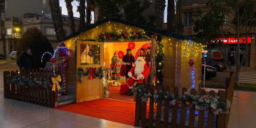 El Pare Noel recull les cartes dels petits de l’Aldea