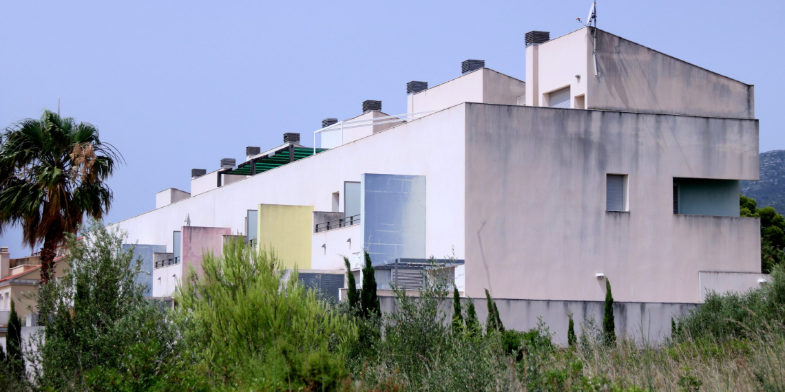 Posen a la venda apartaments de Turov que s’han d’enderrocar per 29.000 euros i amb una “situació especial a comentar”