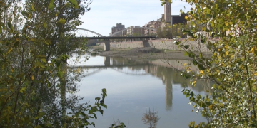 El cabal de l’Ebre es recupera al seu pas per Tortosa, mentre pugen les reserves als pantans